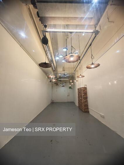 East Village (D16), Retail #565833811